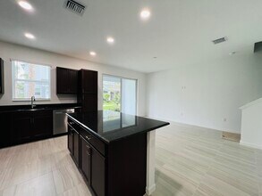 16411 Powerscourt Dr in Westlake, FL - Building Photo - Building Photo