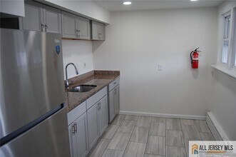 57 Avenel St in Woodbridge Township, NJ - Building Photo - Building Photo