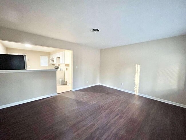 6450 Raymond Dr in Union City, GA - Building Photo - Building Photo