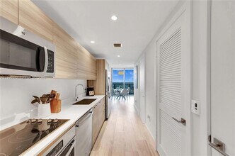 121 NE 34th St, Unit 2815 in Miami, FL - Building Photo - Building Photo