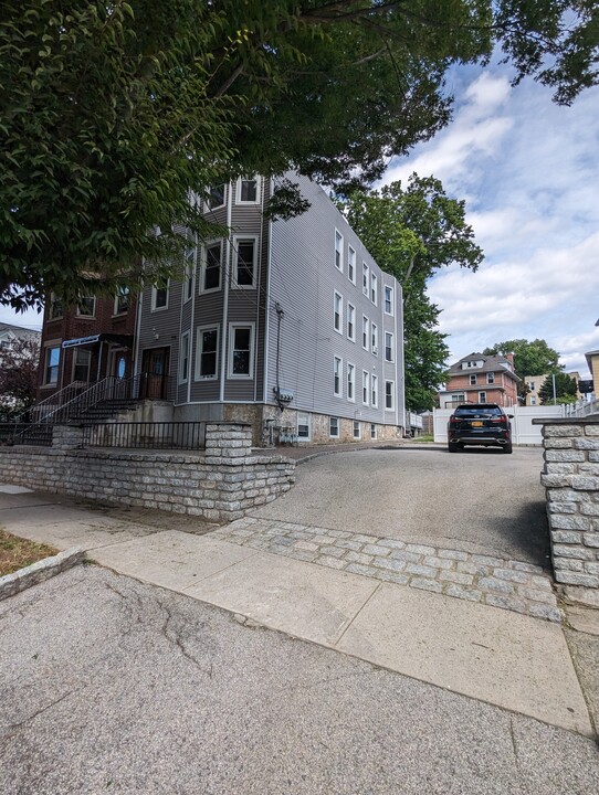 20 Sherman Ave, Unit 2 in Yonkers, NY - Foto de edificio