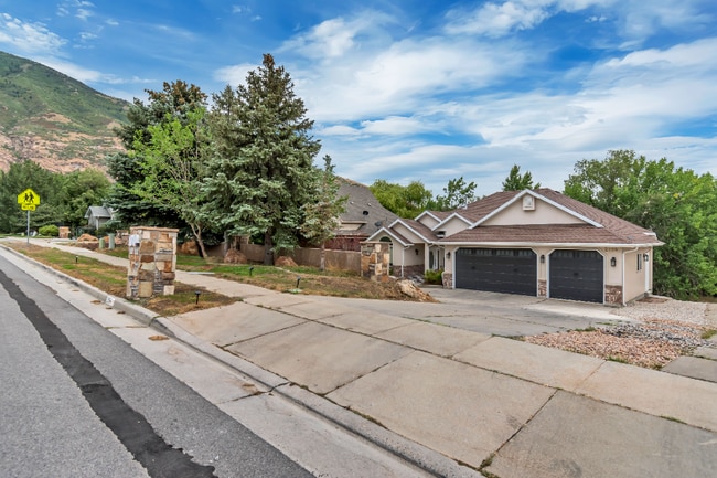 2154 Wasatch Blvd in Sandy, UT - Building Photo - Building Photo
