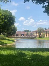 10891 NW 7th St in Miami, FL - Foto de edificio - Building Photo