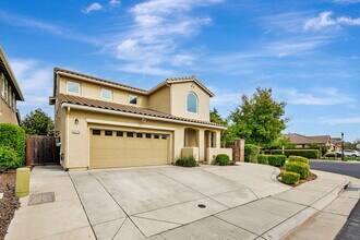 9773 Philta Way in Elk Grove, CA - Foto de edificio - Building Photo