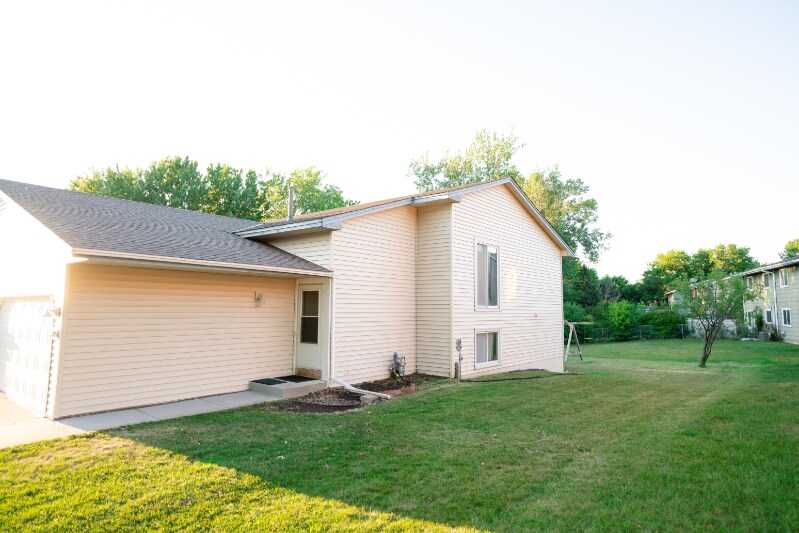 7098 xxxx in Oakdale, MN - Building Photo
