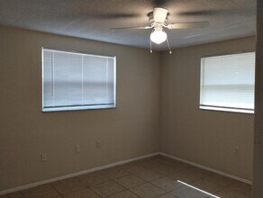 10817 Manchester Rd in Port Richey, FL - Building Photo - Building Photo