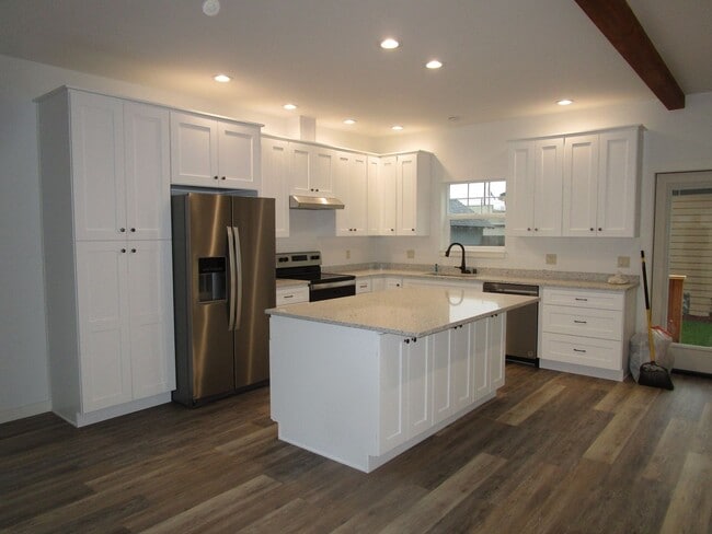 524 E Hazel Ave in Burlington, WA - Building Photo - Building Photo