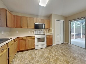 8467 Quarter Horse Dr in Riverview, FL - Foto de edificio - Building Photo