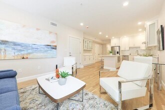 37 Chelsea St, Unit 1 in Boston, MA - Foto de edificio - Building Photo