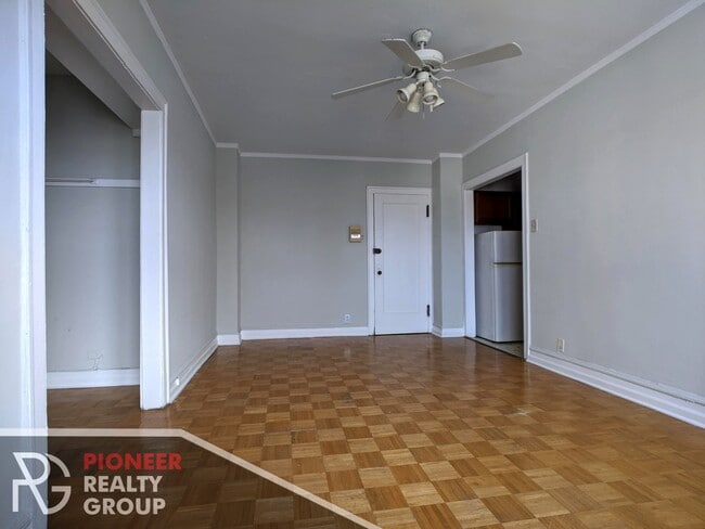 711 W Belmont Ave, Unit #711-502 in Chicago, IL - Building Photo - Building Photo