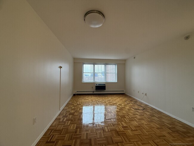 219 Freeman St, Unit 807 in Brookline, MA - Building Photo - Building Photo