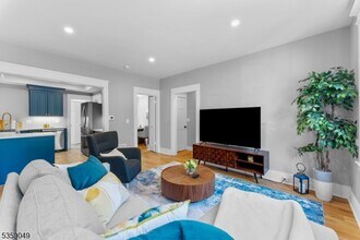 32 Willowdale Ave in Montclair, NJ - Building Photo - Building Photo