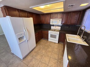 3908 Steinbeck Dr in Las Vegas, NV - Building Photo - Building Photo