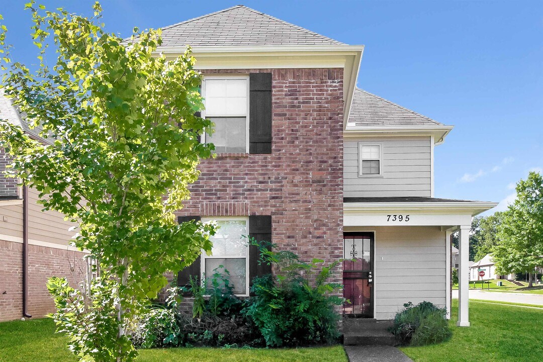 7395 Brentlawn Dr in Cordova, TN - Building Photo