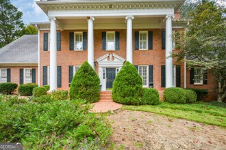 1640 Lazy River Ln in Atlanta, GA - Building Photo - Building Photo