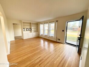 7913 Greenway Dr in Louisville, KY - Building Photo - Building Photo