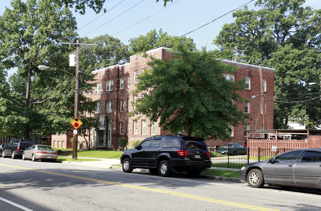 5610 Colorado Ave NW in Washington, DC - Foto de edificio