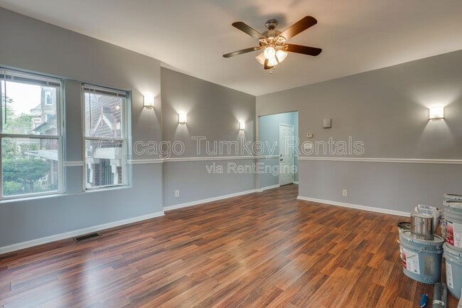 property at 1326 E 72nd St