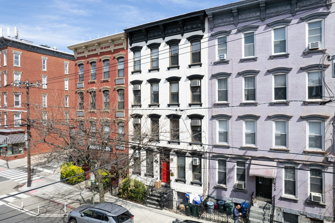 331 Adams St in Hoboken, NJ - Building Photo