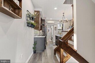 526 E Thompson St in Philadelphia, PA - Building Photo - Building Photo