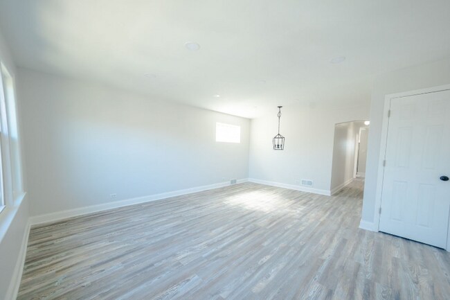 2242 N Lavergne Ave-Unit -2 in Chicago, IL - Building Photo - Building Photo