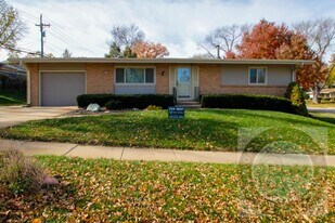 2524 N 96th Dr in Omaha, NE - Building Photo