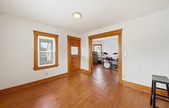 31 Whitcomb St, Unit 2 in Webster, MA - Foto de edificio - Building Photo