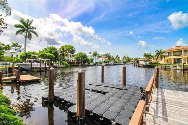 730 21st Ave S in Naples, FL - Building Photo - Building Photo