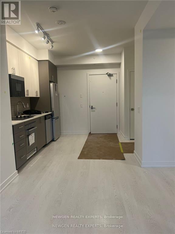 415-415 Main St W