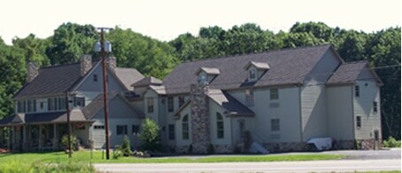 Carriage Court in New Castle, PA - Building Photo