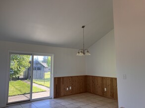 916 6th Ave SW in Puyallup, WA - Building Photo - Building Photo