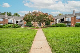 Park at Midtown in Greensboro, NC - Foto de edificio - Building Photo