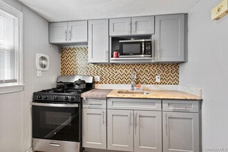 1403 James St in Elmont, NY - Building Photo - Building Photo