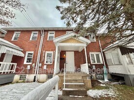 866 Vankirk St in Clairton, PA - Building Photo