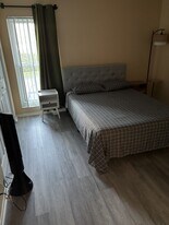 1048 NW 97th Ave in Pembroke Pines, FL - Building Photo