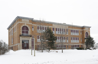 Roosevelt Center in Chisholm, MN - Foto de edificio - Building Photo