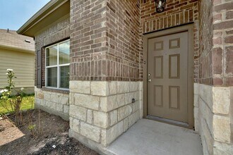 421 Pentire Way in Hutto, TX - Building Photo - Building Photo