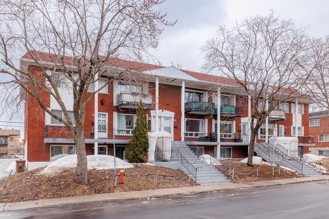 605 De Roanne Rue in Laval, QC - Building Photo