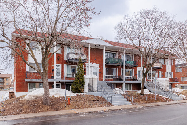 605 De Roanne Rue