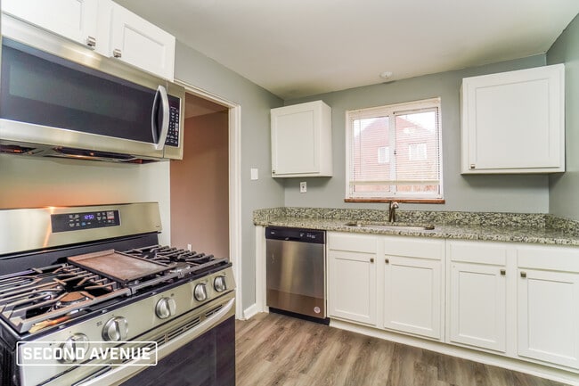 5728 Brinley Dr in Verona, PA - Foto de edificio - Building Photo