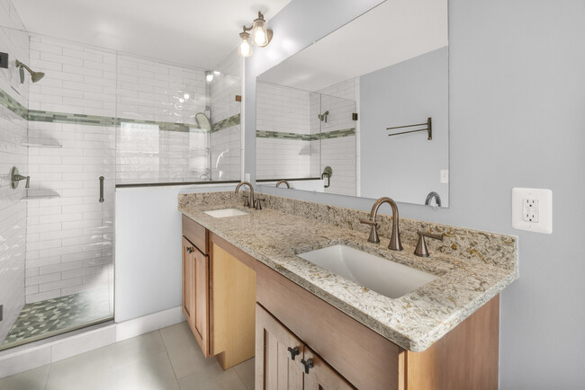 200 W 5th St, Unit A