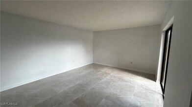 5260 Cedarbend Dr in Ft. Myers, FL - Building Photo - Building Photo