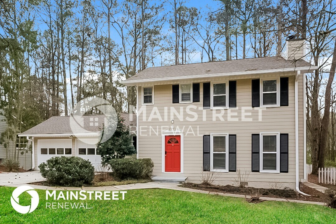 2440 Hillboro Cir S W in Marietta, GA - Building Photo