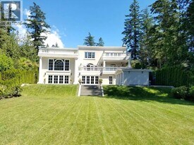 6089 Gleneagles Dr in West Vancouver, BC - Building Photo