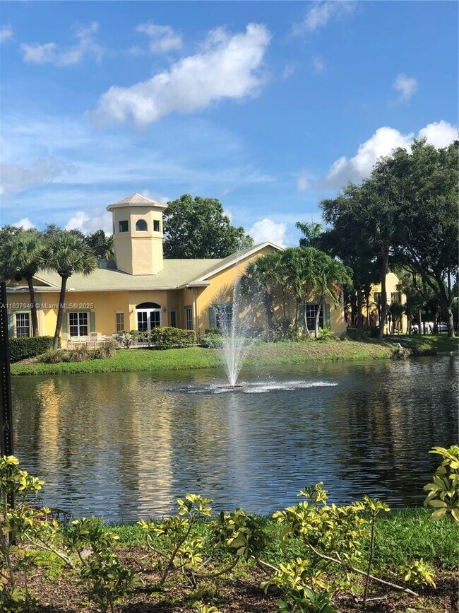 1823 Meadows Cir W in Boynton Beach, FL - Building Photo - Building Photo