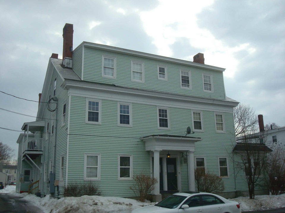 59 Middle St in Saco, ME - Foto de edificio