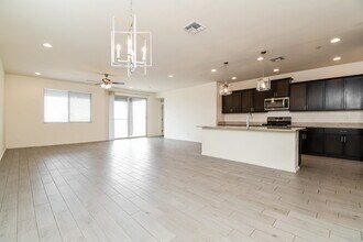 10696 W Embrey Dr in Marana, AZ - Foto de edificio - Building Photo