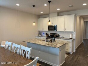 2905 Farmall Dr in Jacksonville, FL - Foto de edificio - Building Photo