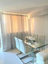 9410 W Flagler St in Miami, FL - Building Photo - Building Photo