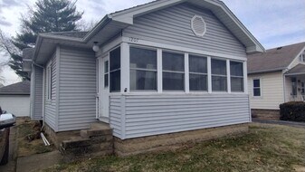 1207 S 4th St in Effingham, IL - Building Photo